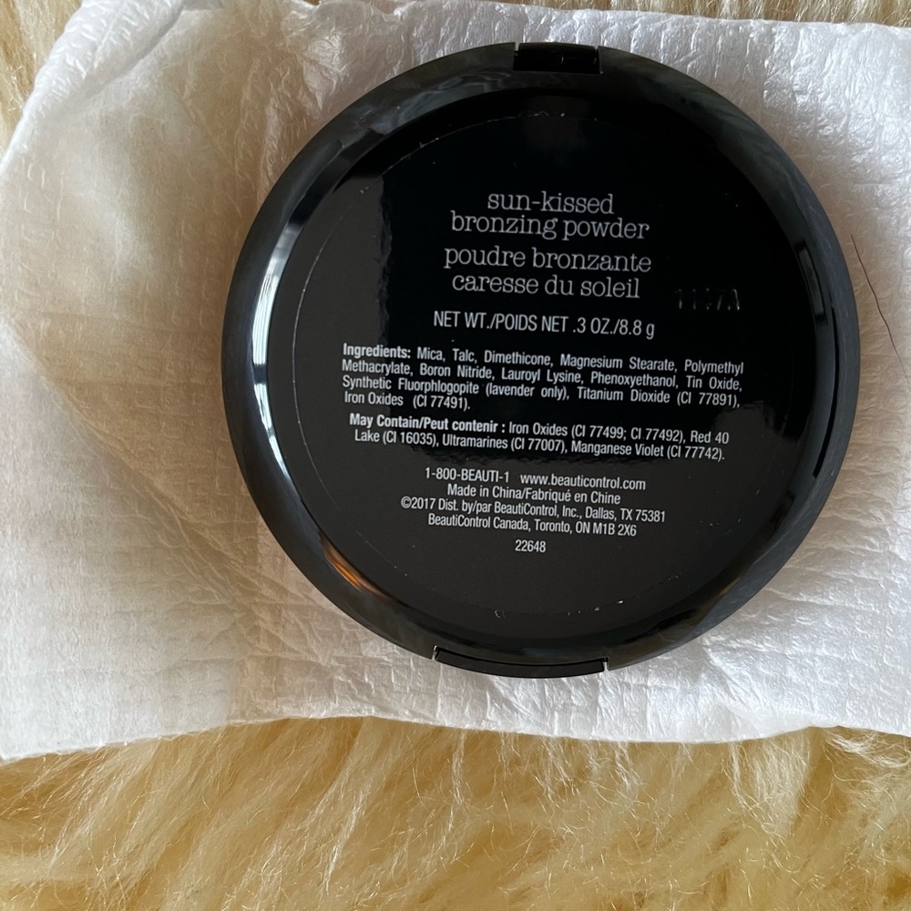 BeautiControl Sun Kissed Bronzing Powder - Picture 2 of 3